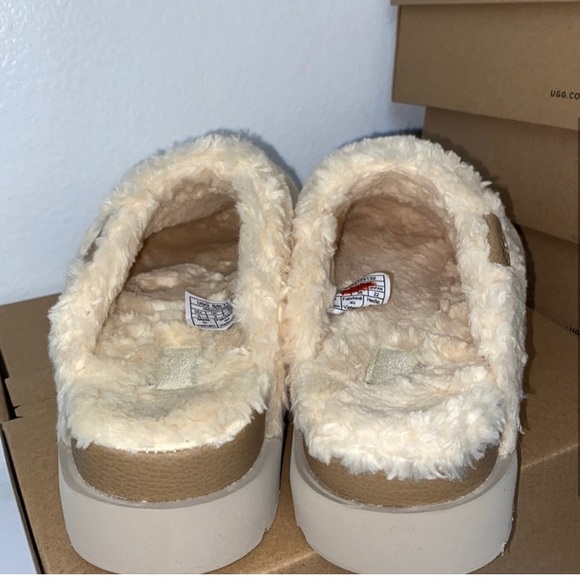 UGG FUZZ SUGAR SLIDE - Picture 3 of 5